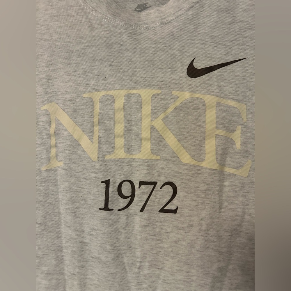 NWOT. Nike Sportswear Classic T. Size S. - Picture 6 of 13